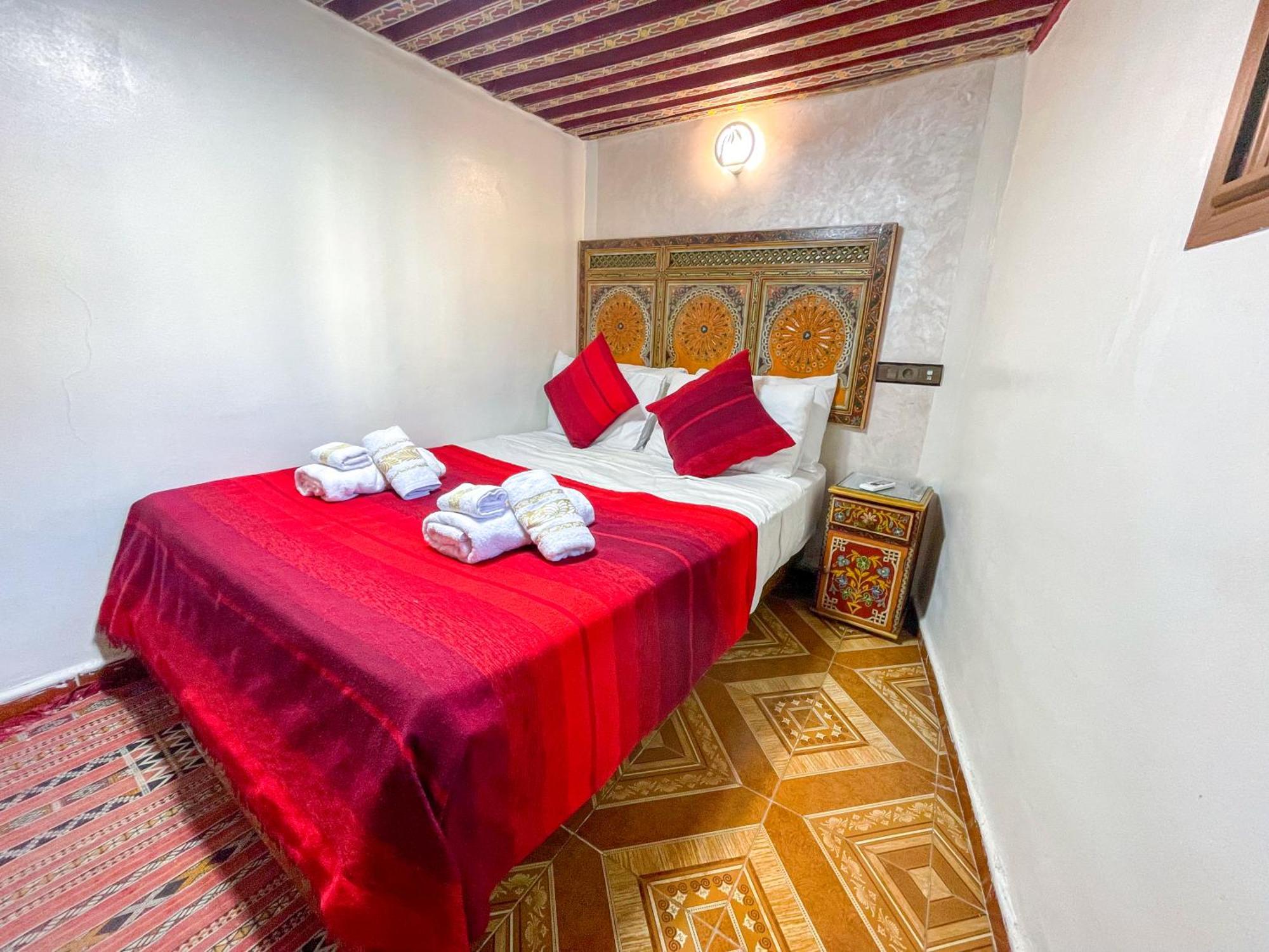 Riad Dar El Ouedghiri Fes Exterior photo