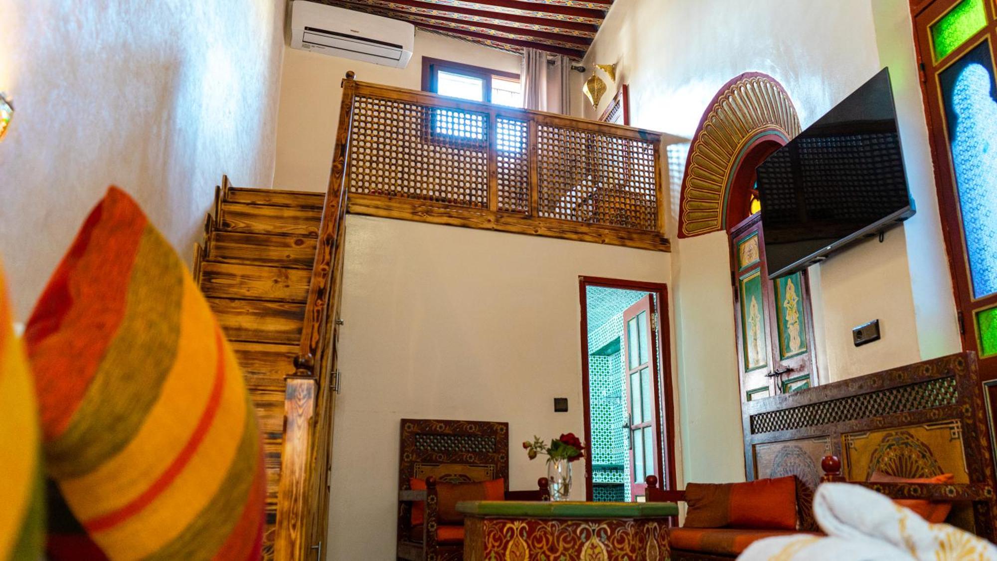 Riad Dar El Ouedghiri Fes Exterior photo
